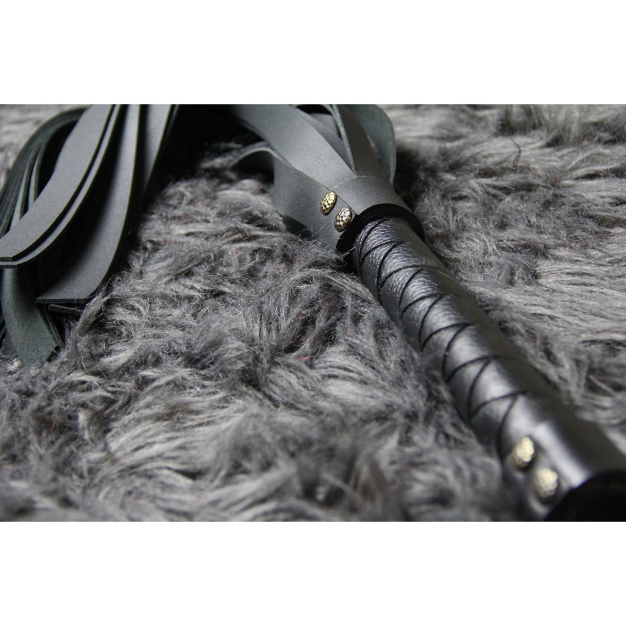 Leather Flogger 21 Fringed Knitted Handle